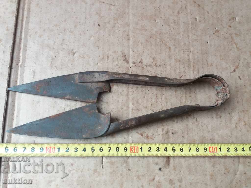 Auction  REVIVAL FORGED SHEARS FOR SHEEP SHEARING