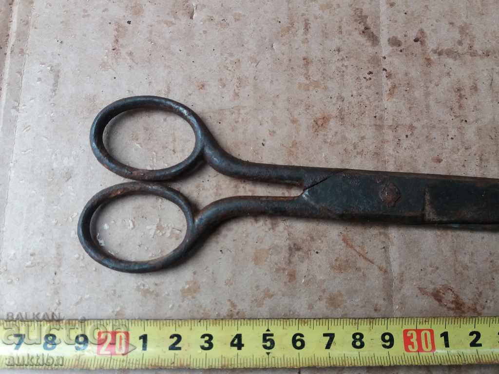 Delivery of OLD FORGED SCISSORS WITH MARKING - LARGE Delivery of OLD FORGED SCISSORS WITH MARKING - LARGE