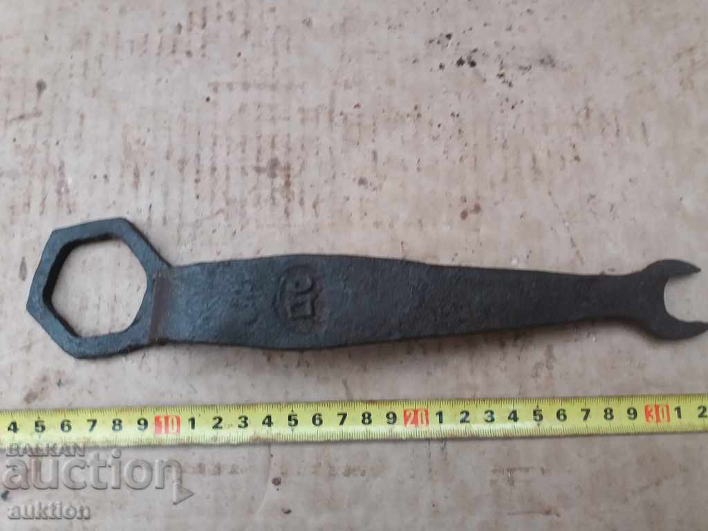 OLD TROLLEY WRENCH, WAGON, TROLLEY, TWO-WHEELED MARKED with price 8.99 BGN | € 4.60 OLD TROLLEY WRENCH, WAGON, TROLLEY, TWO-WHEELED MARKED with price 8.99 BGN | € 4.60