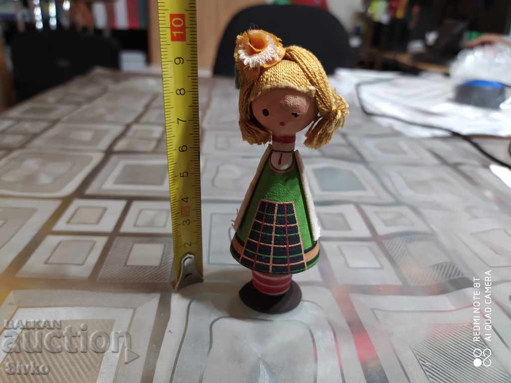 Suvenir momă costum popular cu preț 0.01 BGN | € 0.01