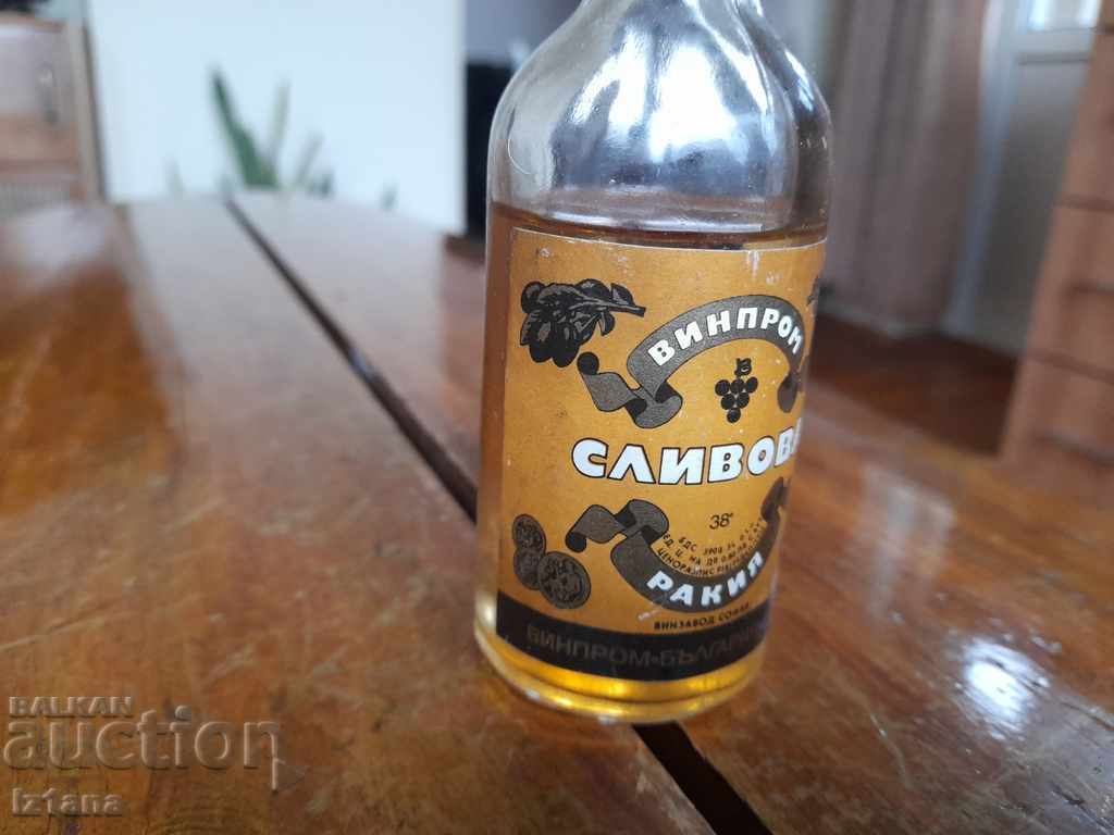 Slivov bătrân de o sută de lire cu preț 40.00 BGN | € 20.45