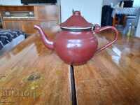 Стар емайлиран чайник