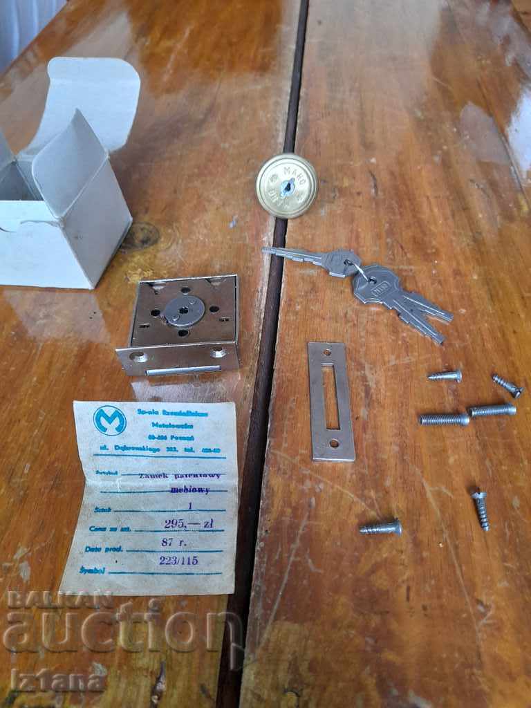 Old lock, Zamek lock with price 28.00 BGN | € 14.32 Old lock, Zamek lock with price 28.00 BGN | € 14.32