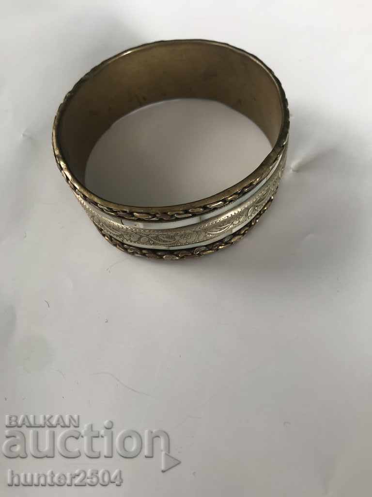 Βραχιόλι - διάμετρος 7 cm, μπρούτζινο, φίλντισι με τιμή 29.95 BGN | € 15.31 Βραχιόλι - διάμετρος 7 cm, μπρούτζινο, φίλντισι με τιμή 29.95 BGN | € 15.31