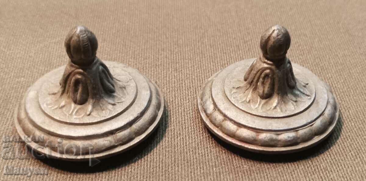 I am selling old lids (bronze) for an inkwell.