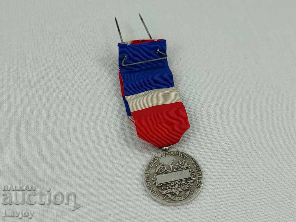 Delivery of French silver medal 1975 Delivery of French silver medal 1975