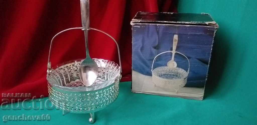 Zahăr din metal argintiu, sticlă, cutie, lingură