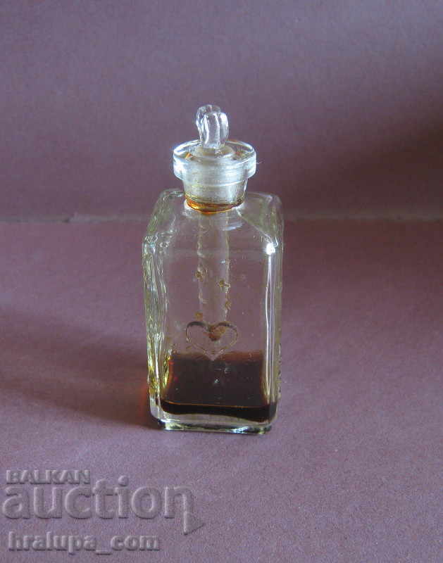 Delivery of Old bottle for Russian perfume Queen of Spades Delivery of Old bottle for Russian perfume Queen of Spades