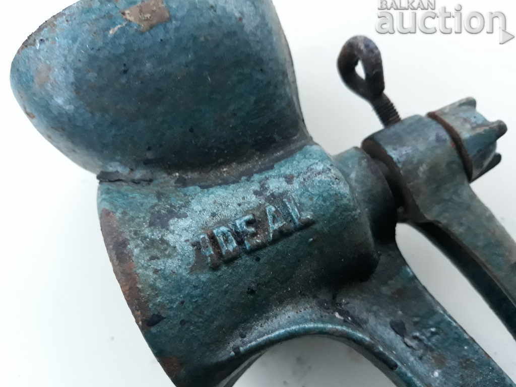 retro cast iron mill grinder for walnuts vintage with price 35.00 BGN | € 17.90 retro cast iron mill grinder for walnuts vintage with price 35.00 BGN | € 17.90