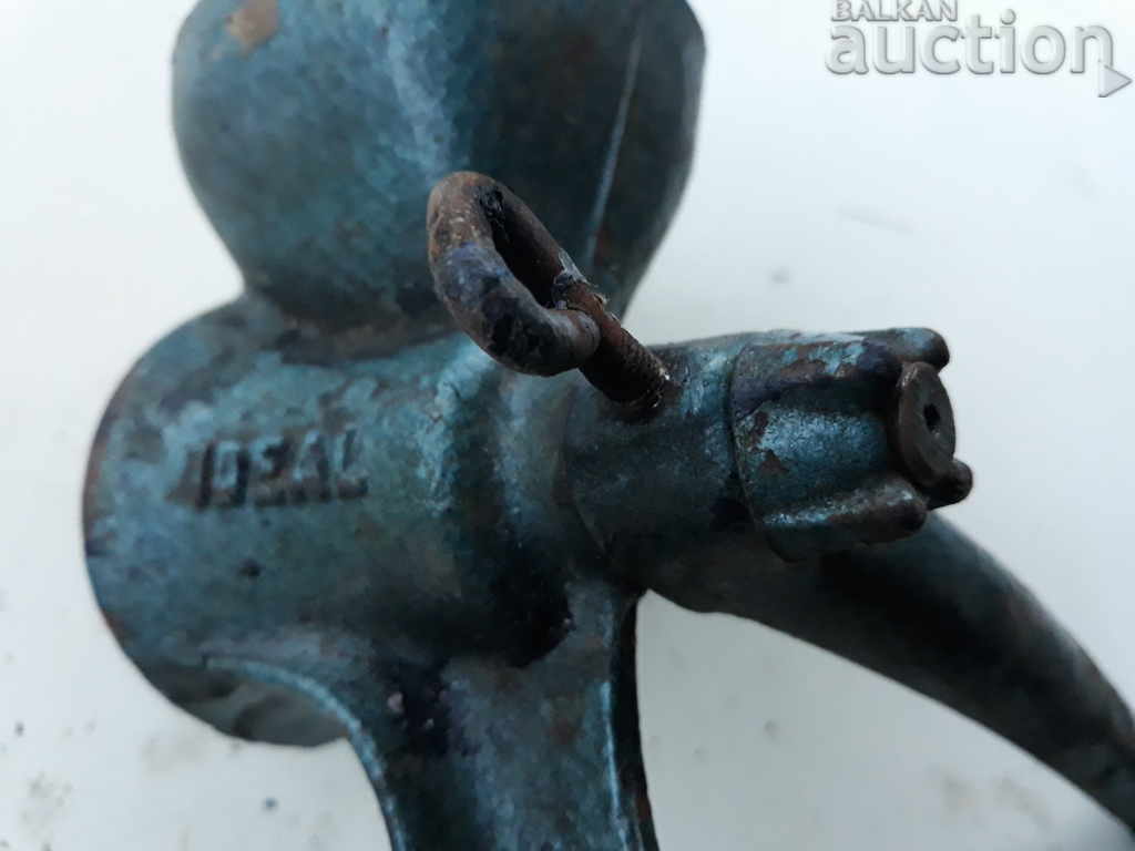retro cast iron mill grinder for walnuts vintage - 6 retro cast iron mill grinder for walnuts vintage - 6