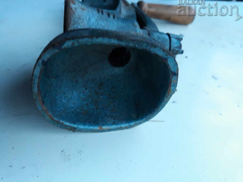 retro cast iron mill grinder for walnuts vintage - 7 retro cast iron mill grinder for walnuts vintage - 7