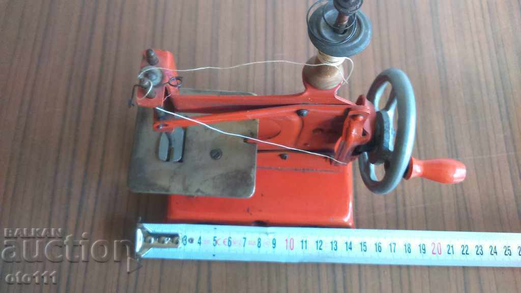 OLD PLATE TOY - SEWING MACHINE with price 50.00 BGN | € 25.56 OLD PLATE TOY - SEWING MACHINE with price 50.00 BGN | € 25.56
