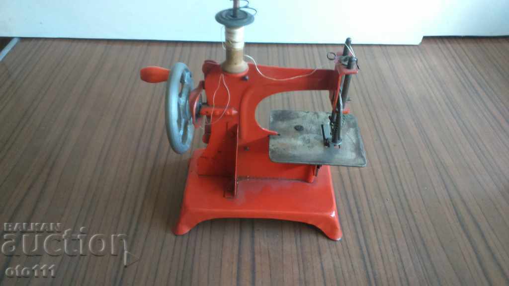 Auction OLD PLATE TOY - SEWING MACHINE Auction OLD PLATE TOY - SEWING MACHINE