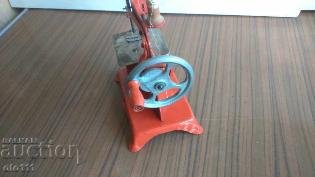 Delivery of OLD PLATE TOY - SEWING MACHINE Delivery of OLD PLATE TOY - SEWING MACHINE