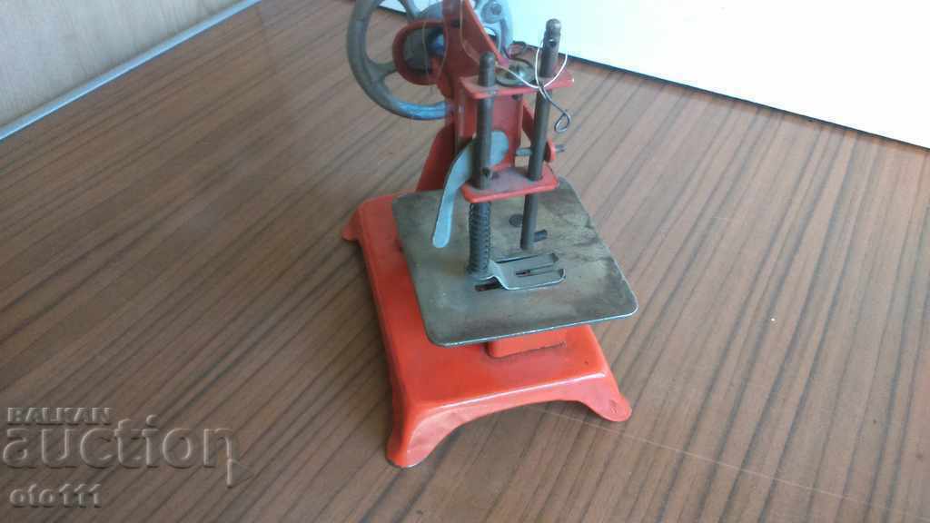 OLD PLATE TOY - SEWING MACHINE - 5 OLD PLATE TOY - SEWING MACHINE - 5