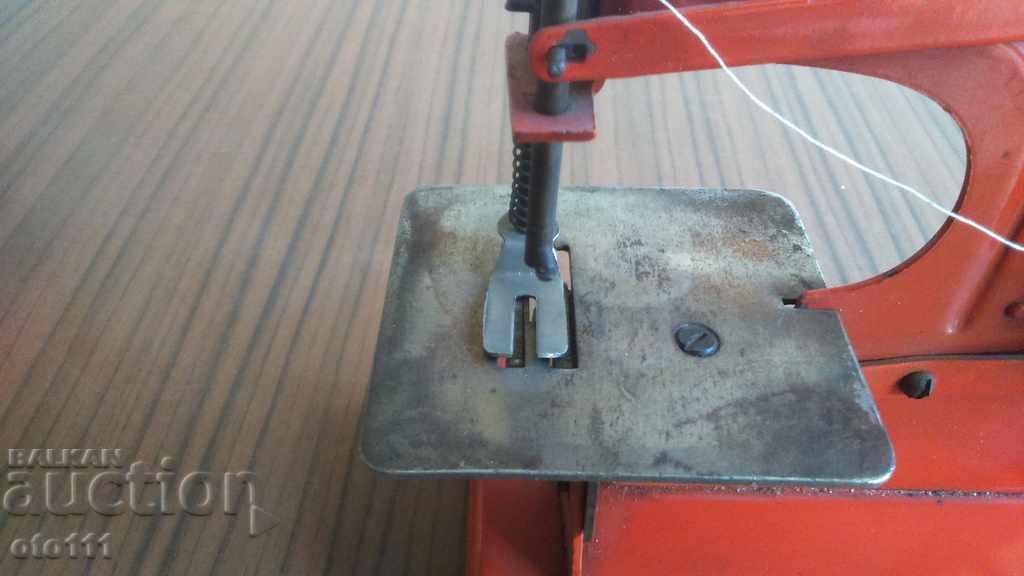 OLD PLATE TOY - SEWING MACHINE - 6 OLD PLATE TOY - SEWING MACHINE - 6