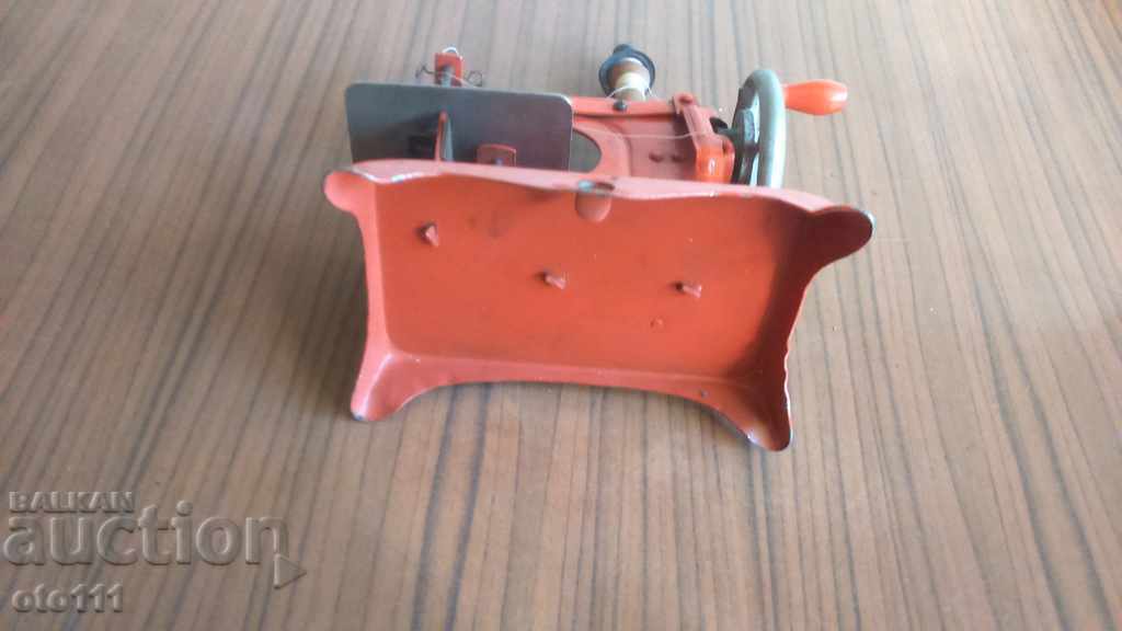 OLD PLATE TOY - SEWING MACHINE - 7 OLD PLATE TOY - SEWING MACHINE - 7