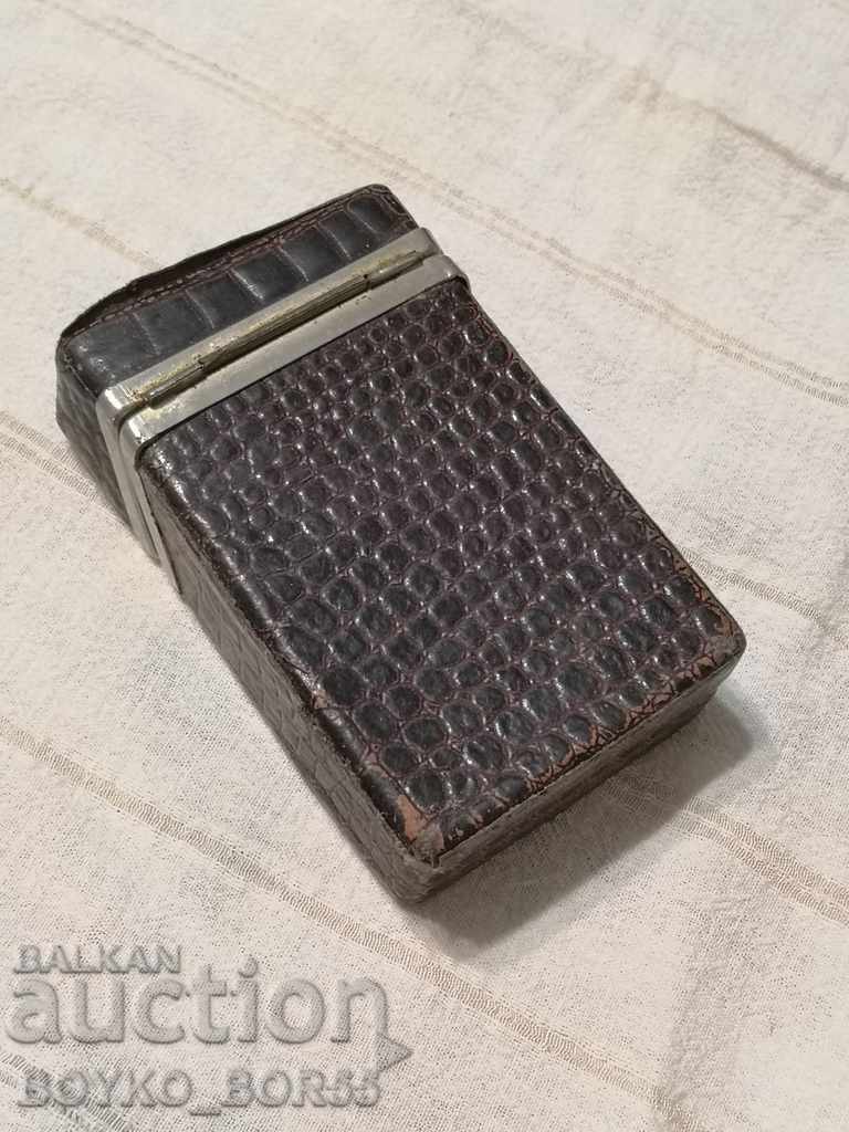 Auction Original Cigarette Box for Cigarettes with Crocodile Skin Auction Original Cigarette Box for Cigarettes with Crocodile Skin