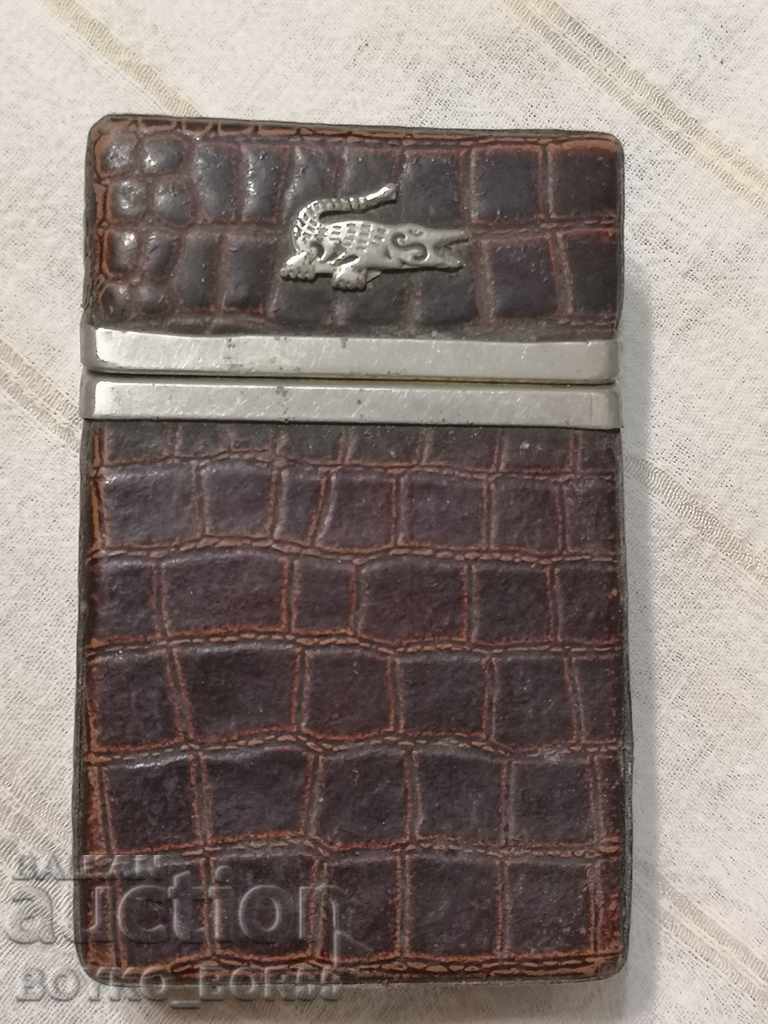 Delivery of Original Cigarette Box for Cigarettes with Crocodile Skin Delivery of Original Cigarette Box for Cigarettes with Crocodile Skin
