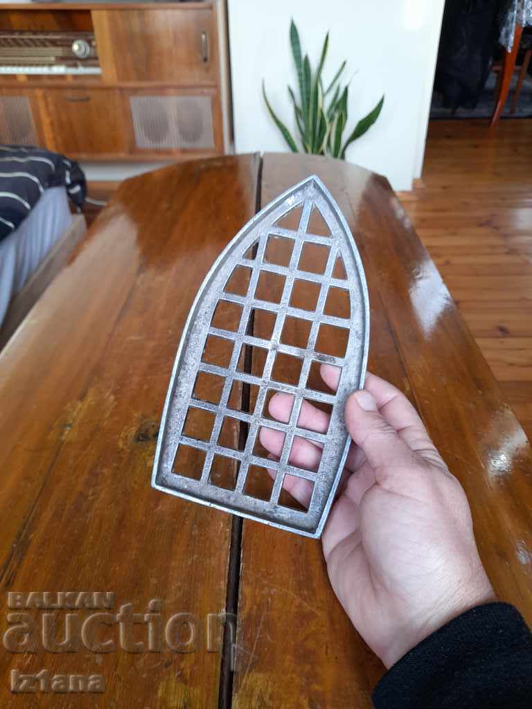 Old iron stand with price 20.00 BGN | € 10.23 Old iron stand with price 20.00 BGN | € 10.23