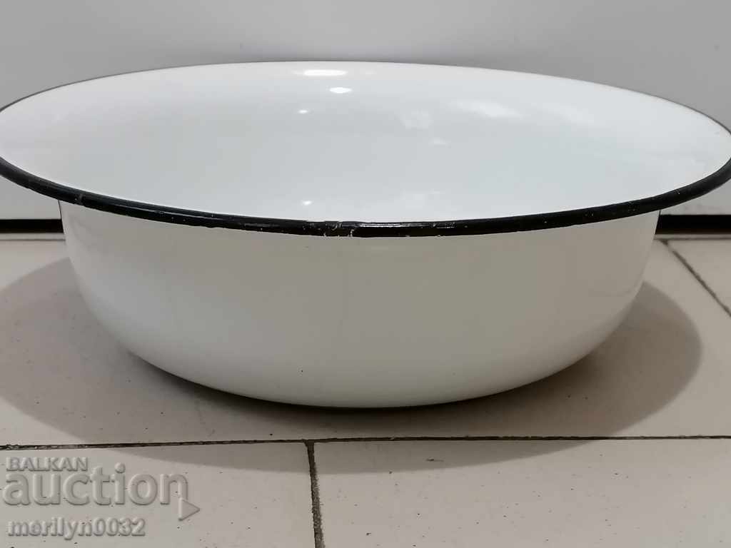 Enameled bowl, enamel dish, basin, USSR basin with price 41.00 BGN | € 20.96 Enameled bowl, enamel dish, basin, USSR basin with price 41.00 BGN | € 20.96
