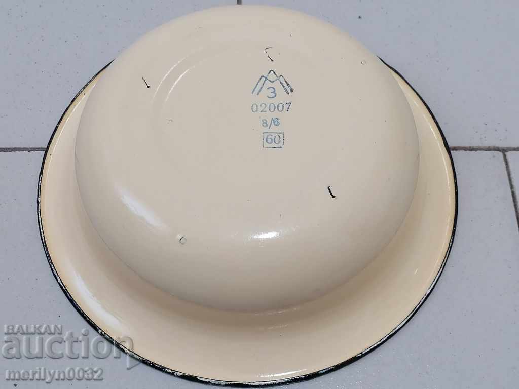 Enameled bowl, enamel dish, basin, USSR basin with price 31.00 BGN | € 15.85 Enameled bowl, enamel dish, basin, USSR basin with price 31.00 BGN | € 15.85