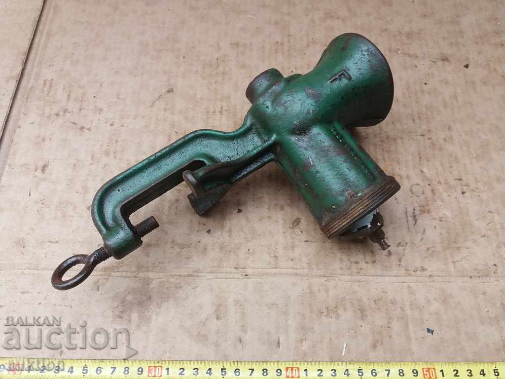 OLD ENAMELED MEAT GRINDER with price 9.99 BGN | € 5.11 OLD ENAMELED MEAT GRINDER with price 9.99 BGN | € 5.11