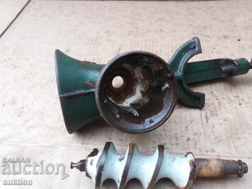 OLD ENAMELED MEAT GRINDER - 6 OLD ENAMELED MEAT GRINDER - 6