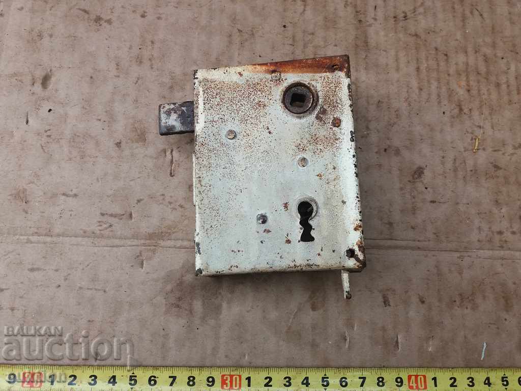 Auction  OLD LOCK WITH MARKING