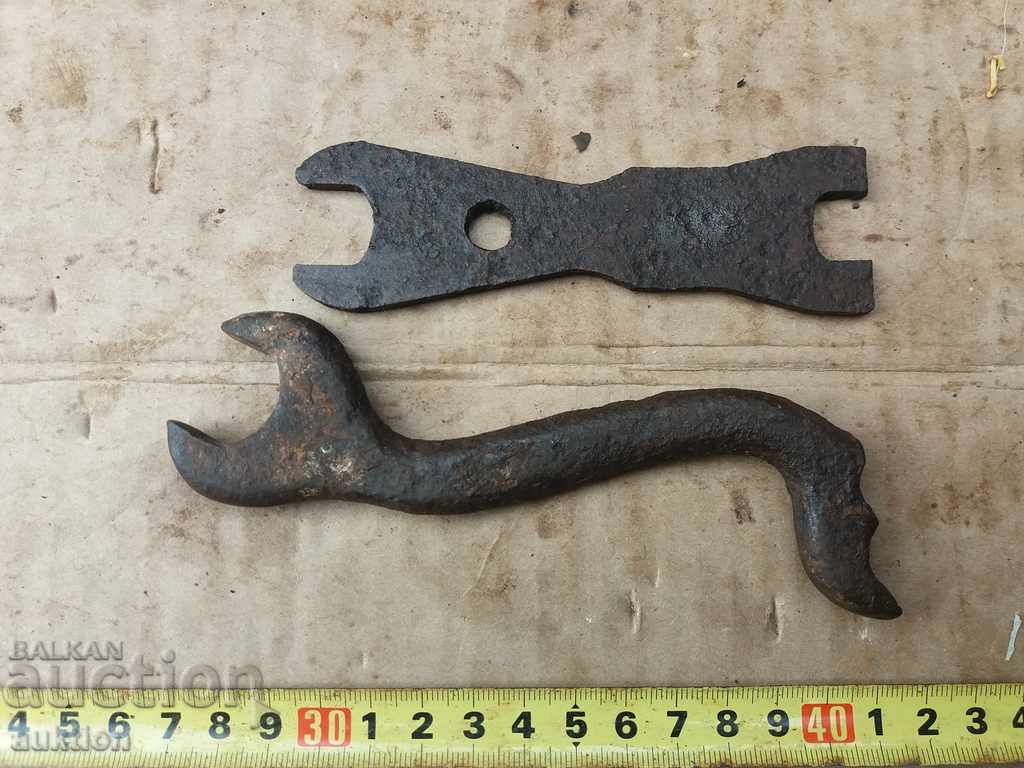 SET OF TWO FORGED TROLLEY WRENCHES, DRIVE, TWO-WHEEL with price 2.99 BGN | € 1.53 SET OF TWO FORGED TROLLEY WRENCHES, DRIVE, TWO-WHEEL with price 2.99 BGN | € 1.53
