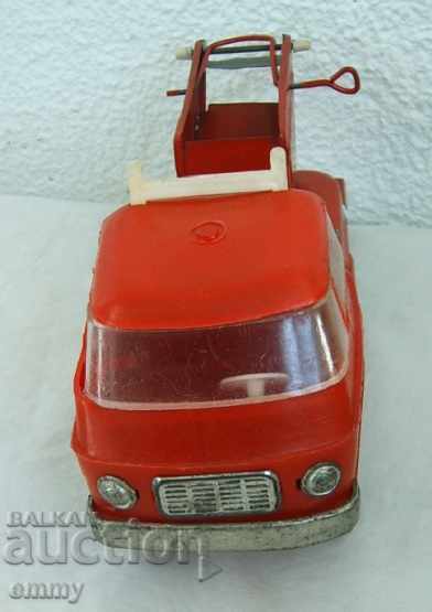 Truck old model fire truck without ladder, metal and plastic with price 30.00 BGN | € 15.34 Truck old model fire truck without ladder, metal and plastic with price 30.00 BGN | € 15.34