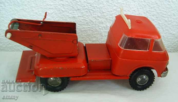 Auction Truck old model fire truck without ladder, metal and plastic Auction Truck old model fire truck without ladder, metal and plastic