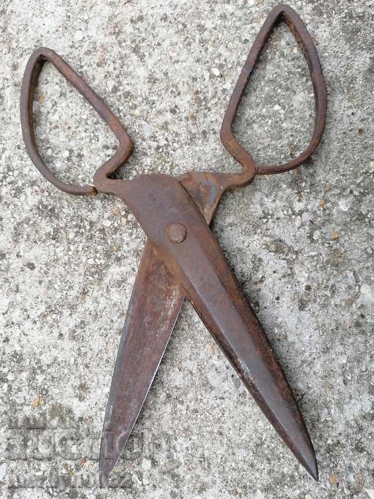 Auction  Vintage wrought iron scissors