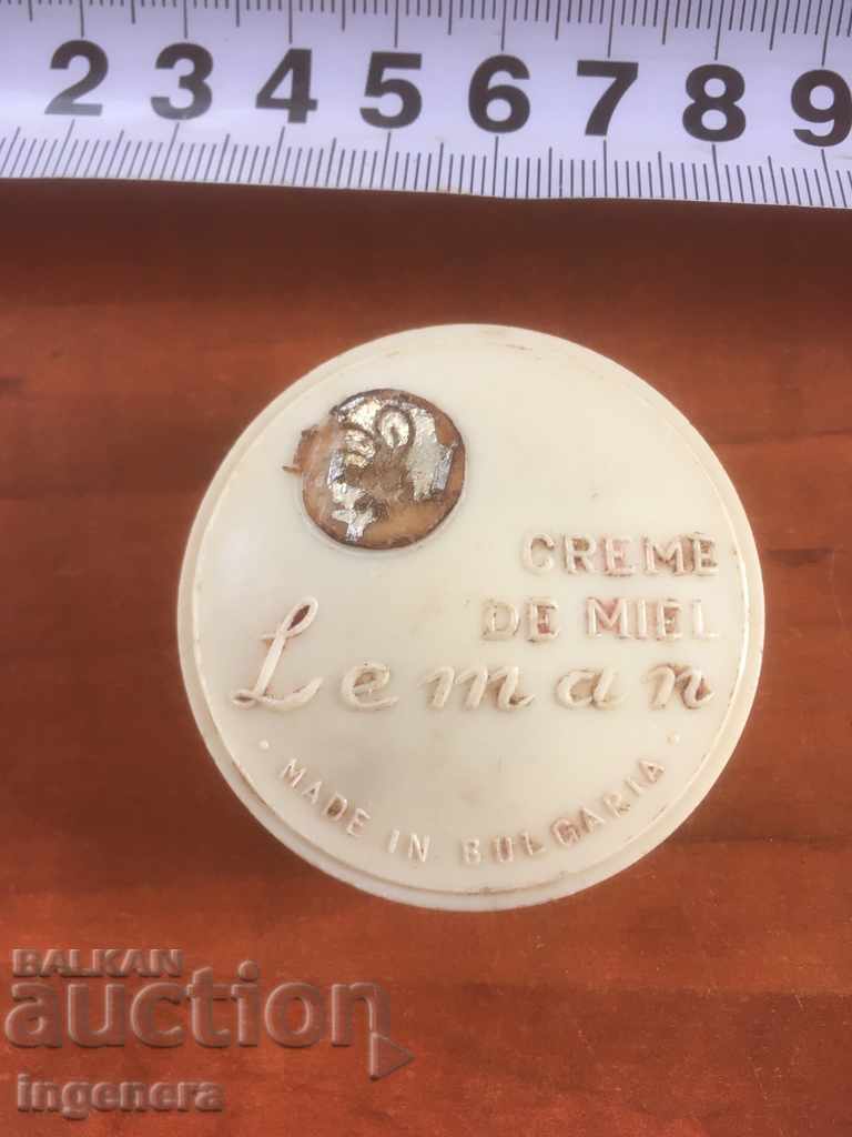 Auction BOX BOX OF CREAM LEMON FROM SOCA Auction BOX BOX OF CREAM LEMON FROM SOCA