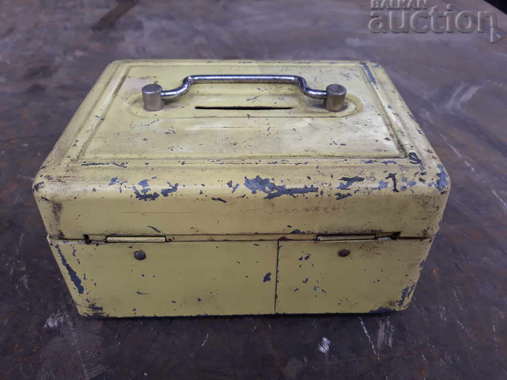 Delivery of children's metal money box Delivery of children's metal money box