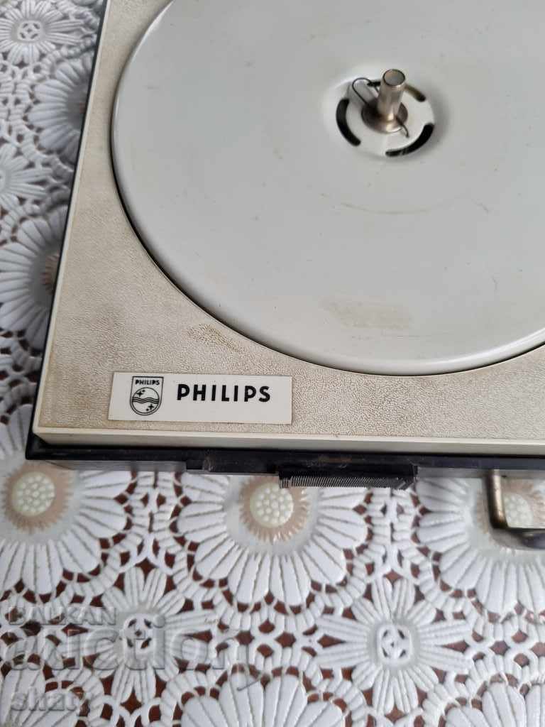 Old Philips turntable with price 55.00 BGN | € 28.12