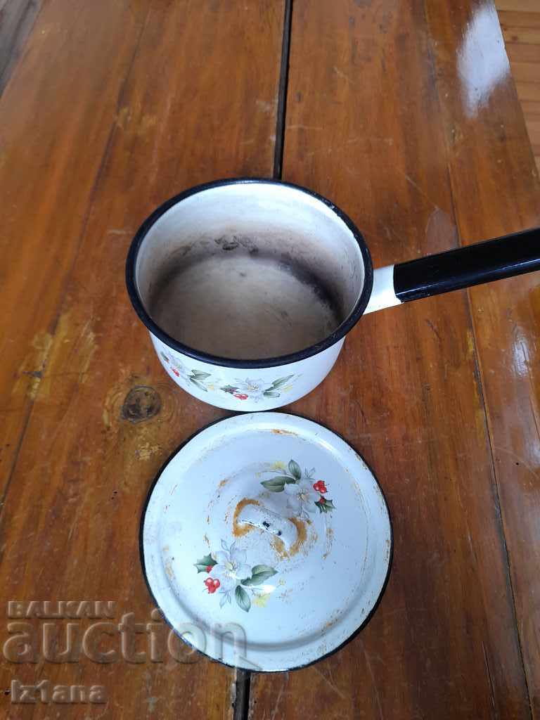 Licitație Caserolă veche emailată, tigaie