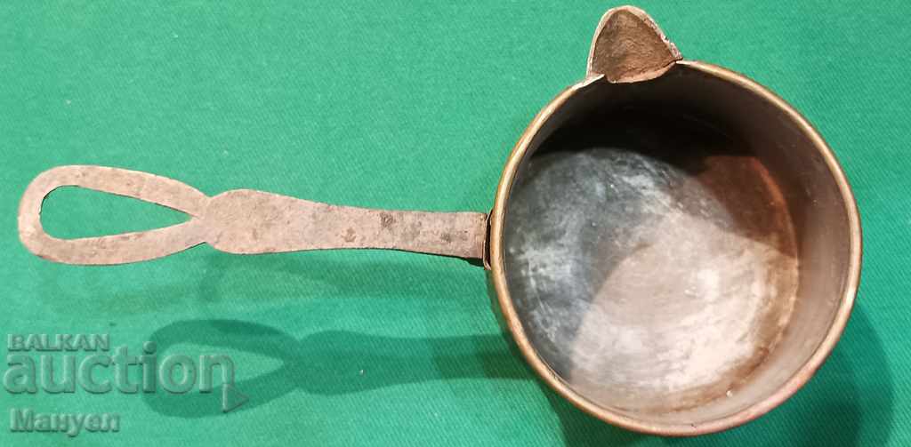 Auction I am selling an old and interesting pot. Auction I am selling an old and interesting pot.