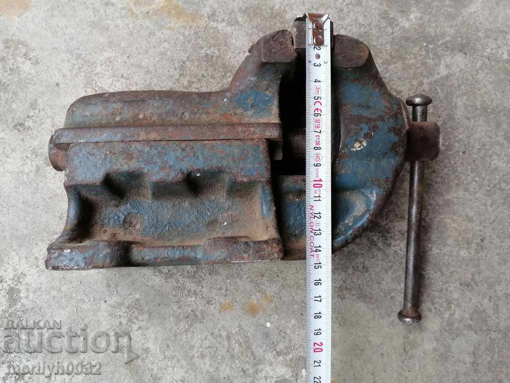 An old vise clamps an iron tool from the SOC WORKS - 5 An old vise clamps an iron tool from the SOC WORKS - 5