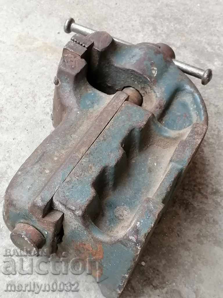 An old vise clamps an iron tool from the SOC WORKS - 6 An old vise clamps an iron tool from the SOC WORKS - 6