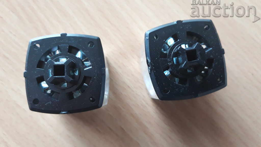 Delivery of photographic flashlights