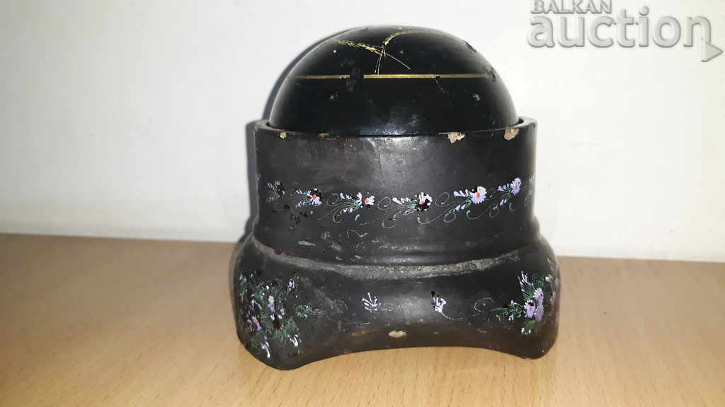 antique Japanese painted wooden jewelry box with price 31.00 BGN | € 15.85