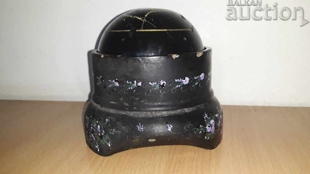 Auction  antique Japanese painted wooden jewelry box