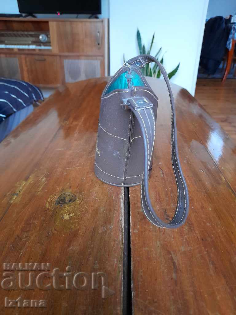 Delivery of Old Trojan plum bottle case Delivery of Old Trojan plum bottle case