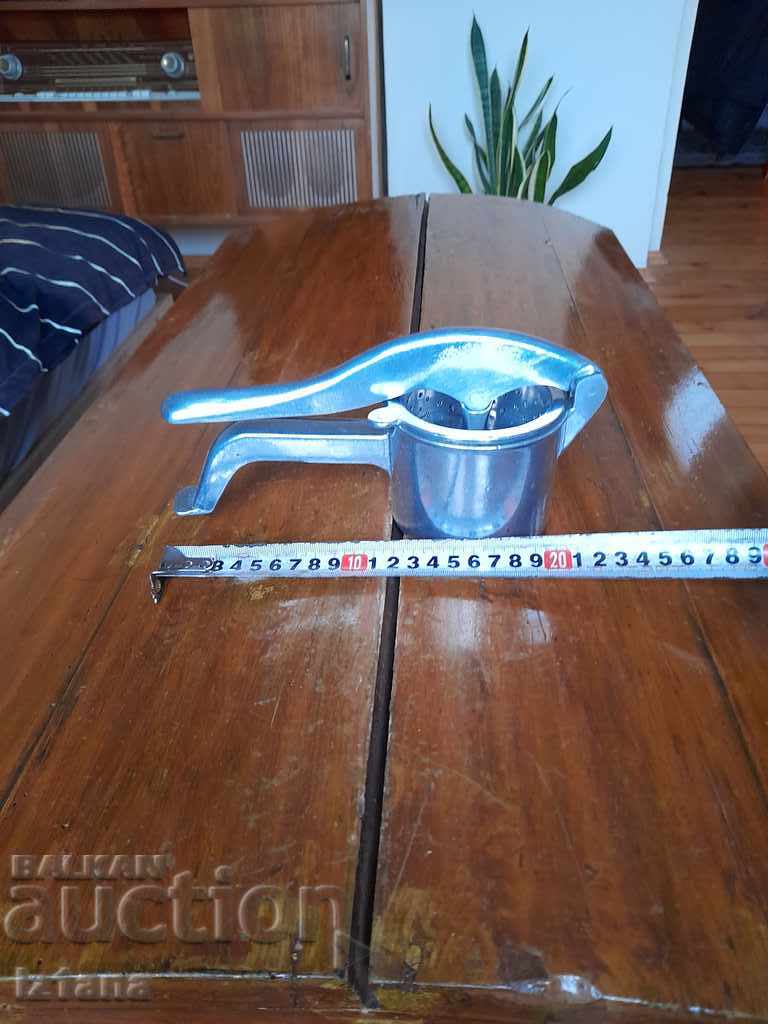 Auction Old citrus press, fruit press Auction Old citrus press, fruit press