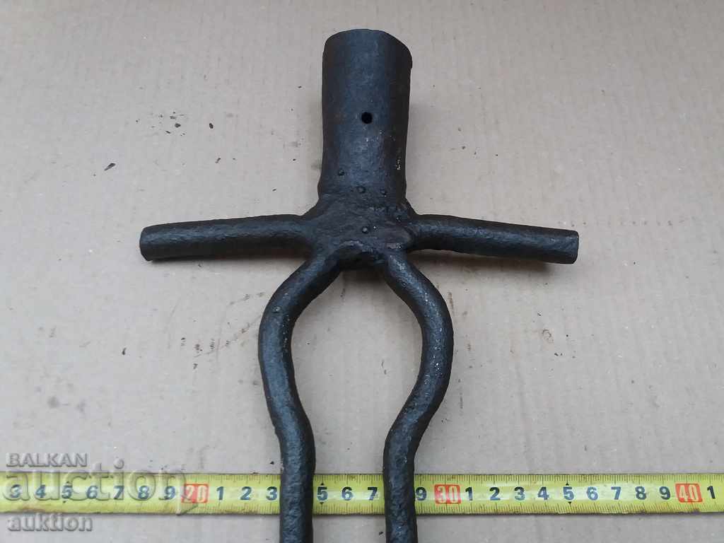 Auction REVIVAL AGRICULTURAL TOOLS, BEET TOOL Auction REVIVAL AGRICULTURAL TOOLS, BEET TOOL