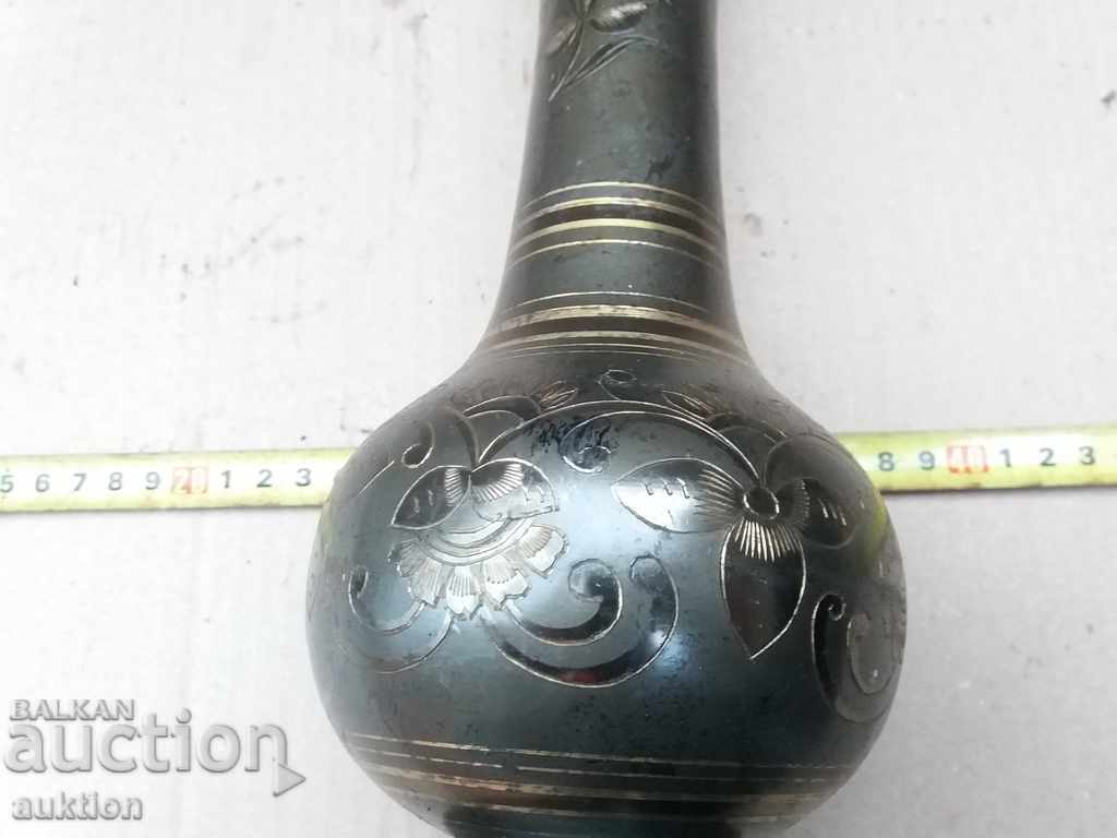 Delivery of MASSIVE BRONZE PAINTED VASE WITH INCRUSTATION - 1 KG.