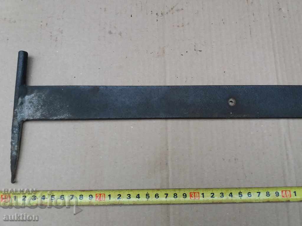 Auction MASSIVE FORGED SCRAPER FROM A VILLAGE COURTYARD Auction MASSIVE FORGED SCRAPER FROM A VILLAGE COURTYARD