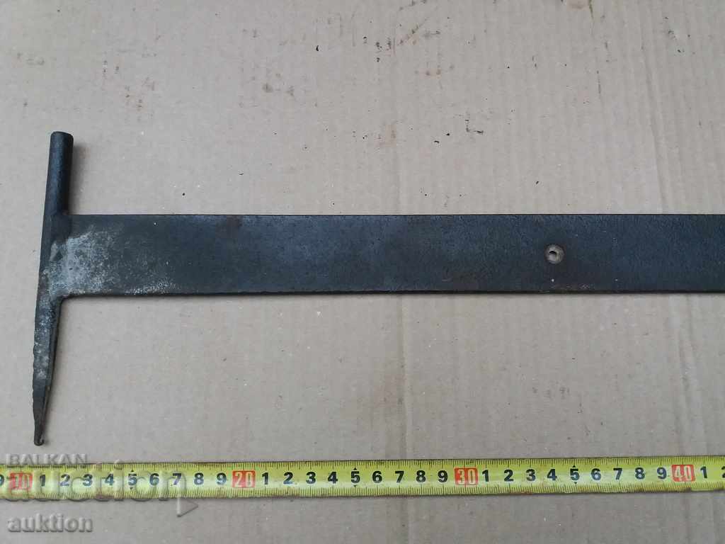 Delivery of MASSIVE FORGED SCRAPER FROM A VILLAGE COURTYARD Delivery of MASSIVE FORGED SCRAPER FROM A VILLAGE COURTYARD