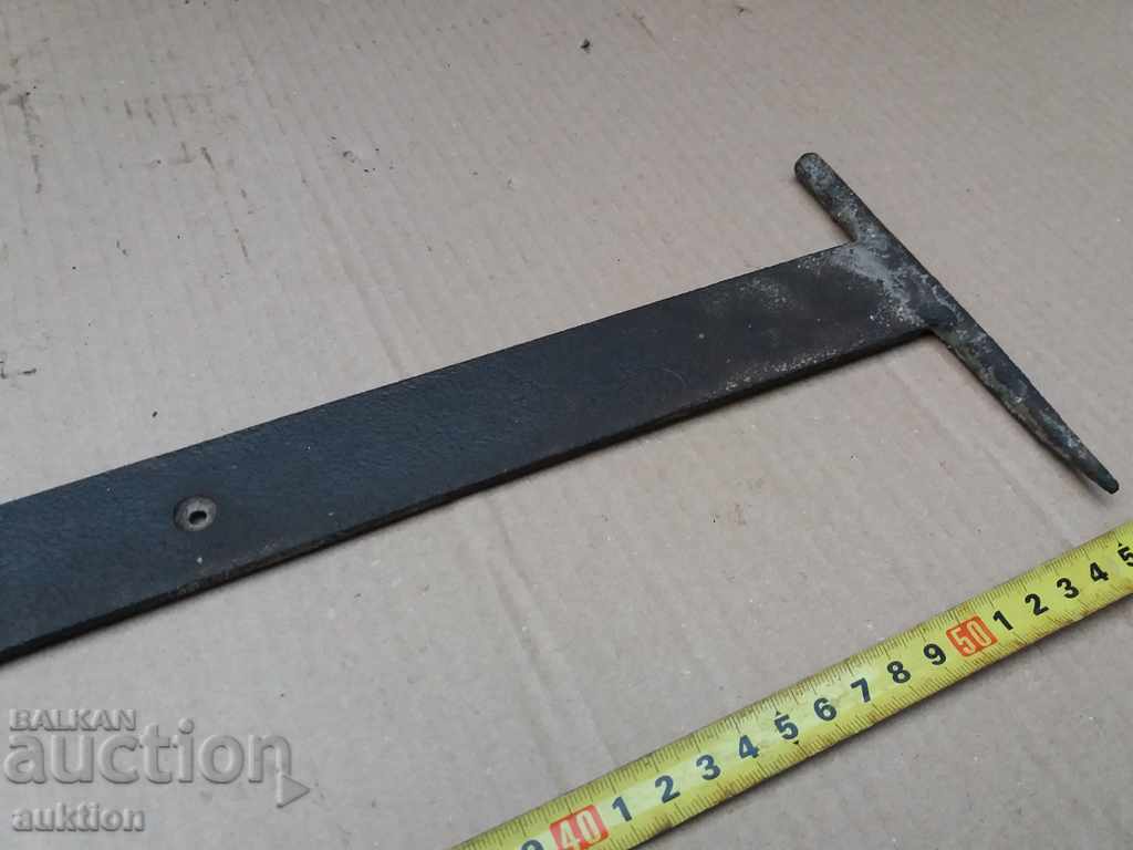 MASSIVE FORGED SCRAPER FROM A VILLAGE COURTYARD - 5 MASSIVE FORGED SCRAPER FROM A VILLAGE COURTYARD - 5